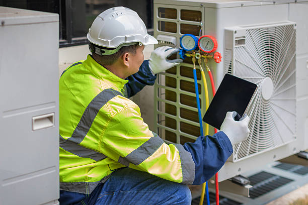 Professional Hvac technician working in Collinsville, TX
